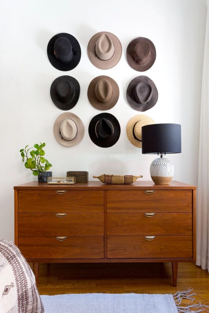 duvar dekorasyonu şapka